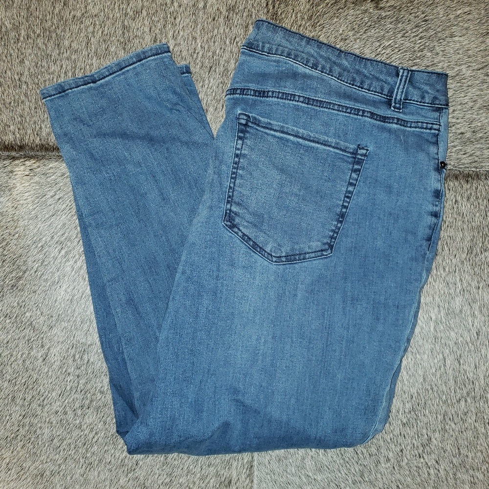 gently preowned womens Lane Bryant Jeans.